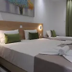 Loutsiana Deluxe Apts アパートホテル 3*
