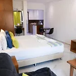 Loutsiana Deluxe Apts アパートホテル