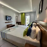 Loutsiana Deluxe Apts アパートホテル