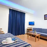 Loutsiana Deluxe Apts アパートホテル