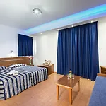 Loutsiana Deluxe Apts アヤナパ