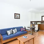 Loutsiana Deluxe Apts