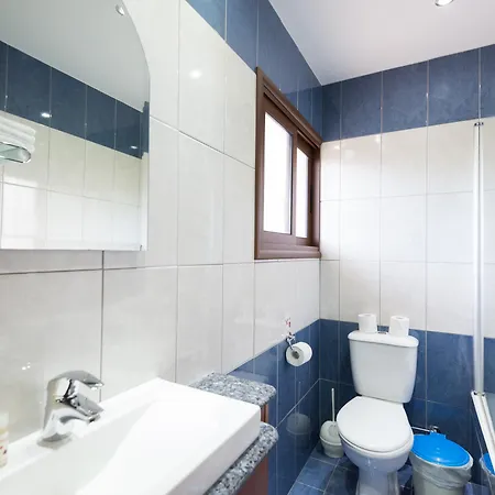 Ξενοδοχείο με διαμερίσματα Loutsiana Deluxe Apts 3*