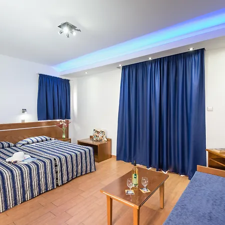 Ξενοδοχείο με διαμερίσματα Loutsiana Deluxe Apts