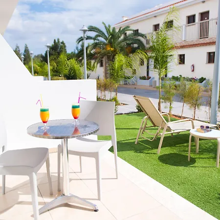 Ξενοδοχείο με διαμερίσματα Loutsiana Deluxe Apts