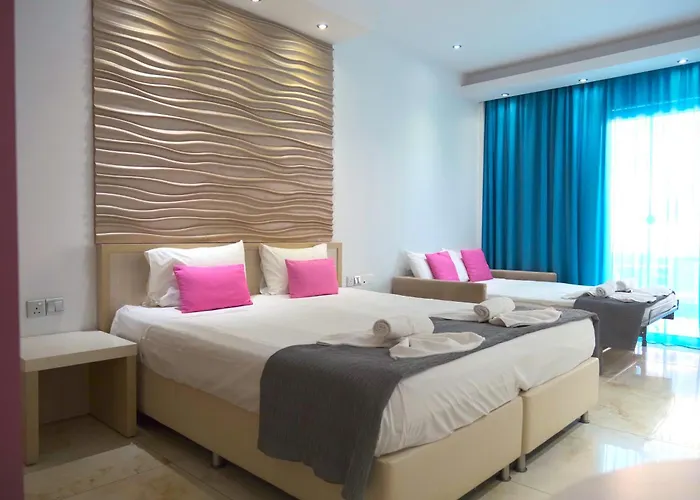 Lägenhetshotell Loutsiana Deluxe Apts 3*