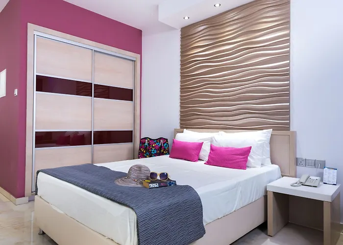 Lägenhetshotell Loutsiana Deluxe Apts 3*