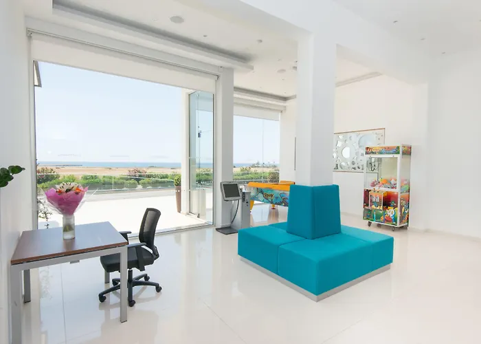 Loutsiana Deluxe Apts 3*