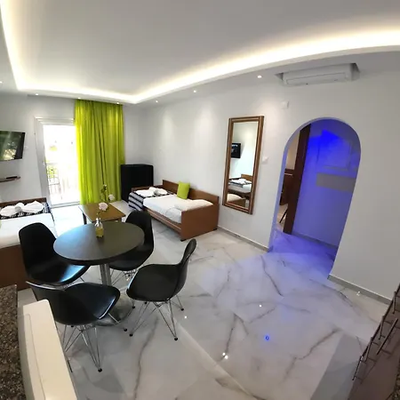 Ξενοδοχείο με διαμερίσματα Loutsiana Deluxe Apts 3*