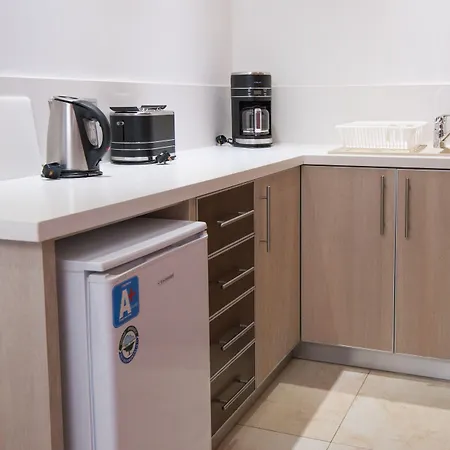 Loutsiana Deluxe Apts 公寓式酒店