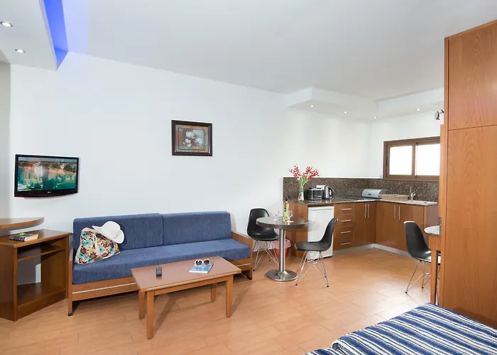 Loutsiana Deluxe Apts アパートホテル