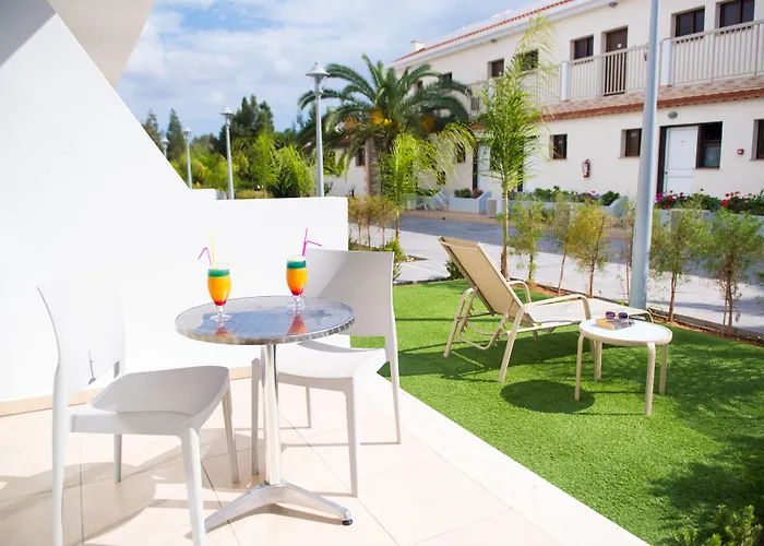 アパートホテル Loutsiana Deluxe Apts